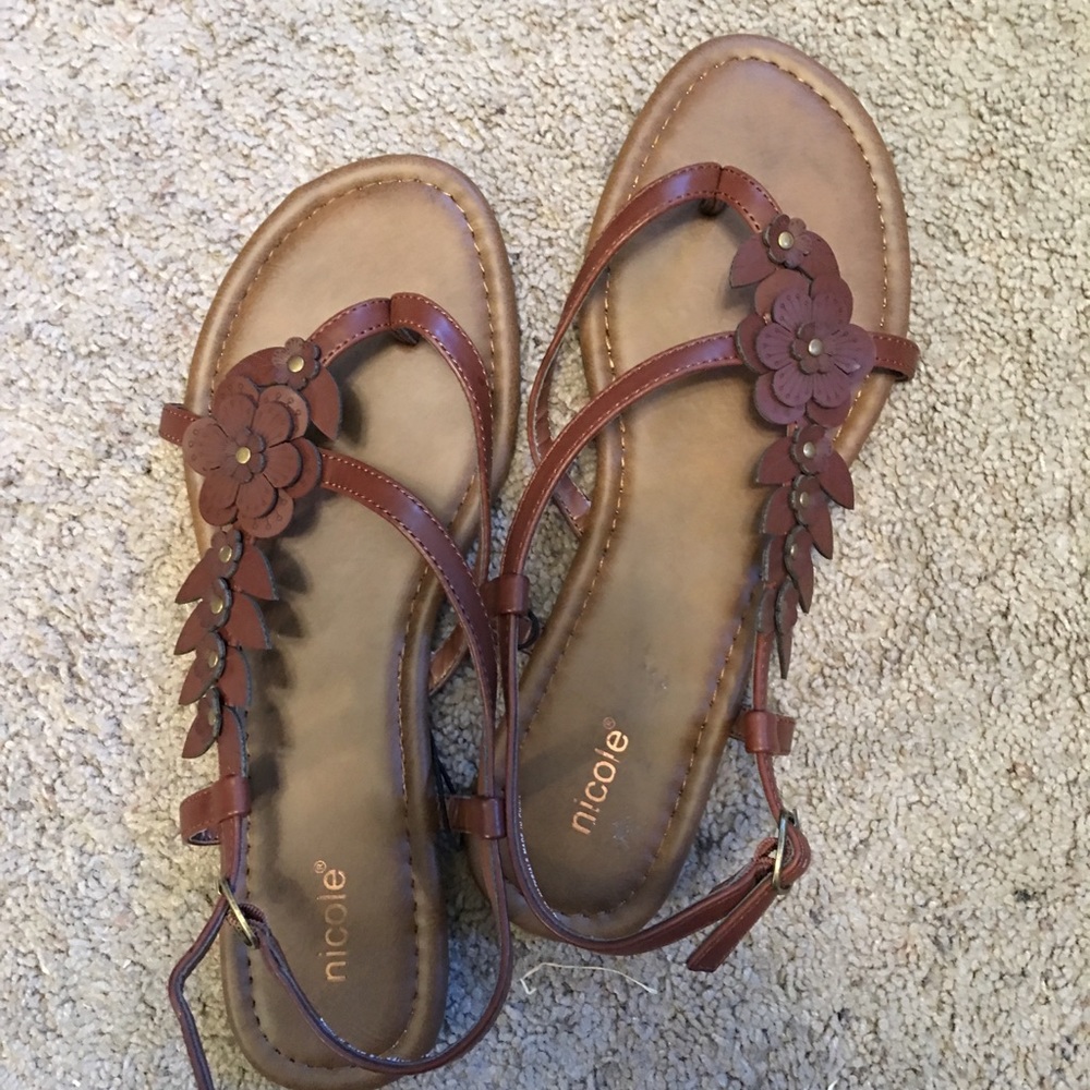 Ladies size 10w sandals
